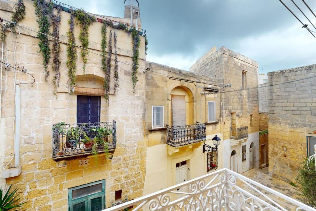 Narrow Street Suite Victoria Exterior photo